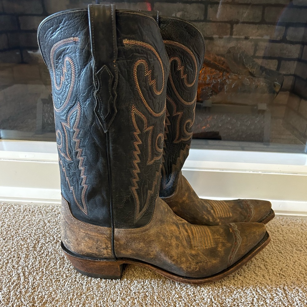 1883 By Lucchese